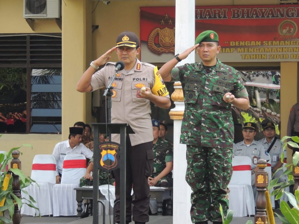 Kapolresta Bersama Dandim 0735/Surakarta Pimpin Apel Gelar Pasukan Operasi Ketupat Candi 2019