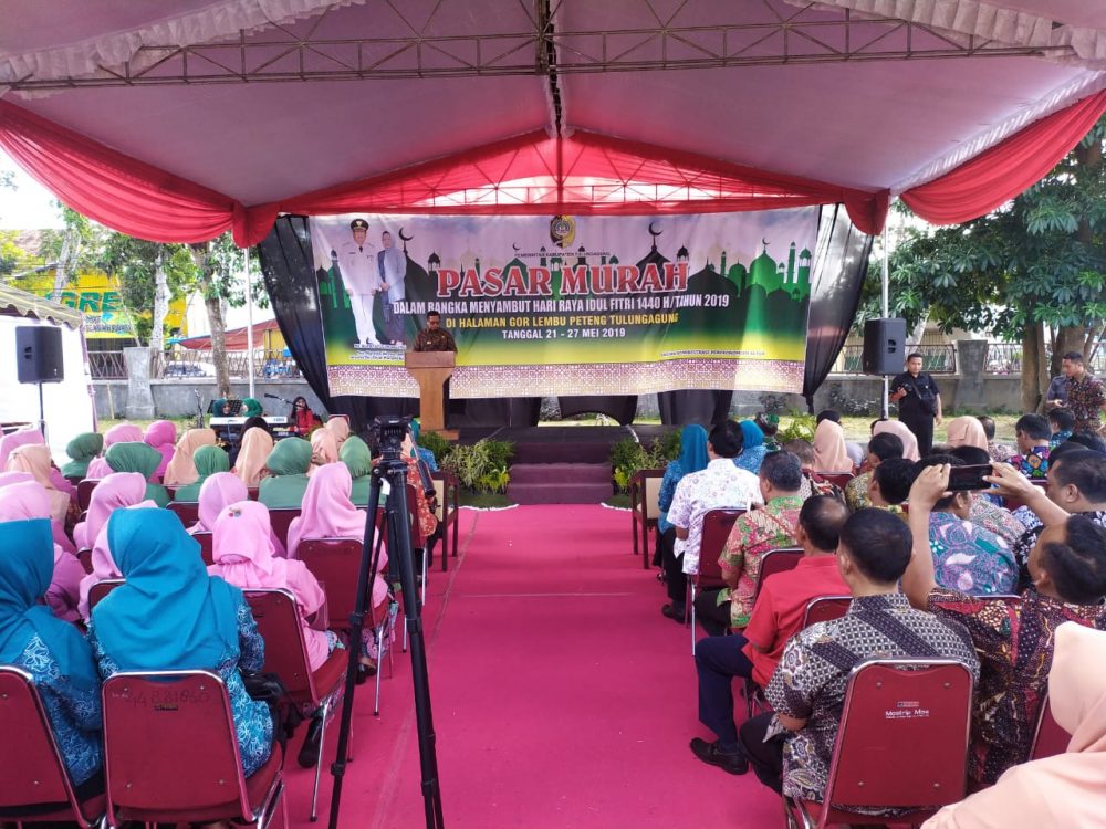 Dandim Dampingi Plt. Bupati Tulungagung Membuka Pasar Murah Menyambut Hari Raya Idul Fitri 2019
