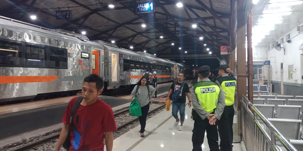 Patroli Ke Stasiun Kereta, Kapolsek Cepu : Belum Nampak Peningkatan Penumpang.