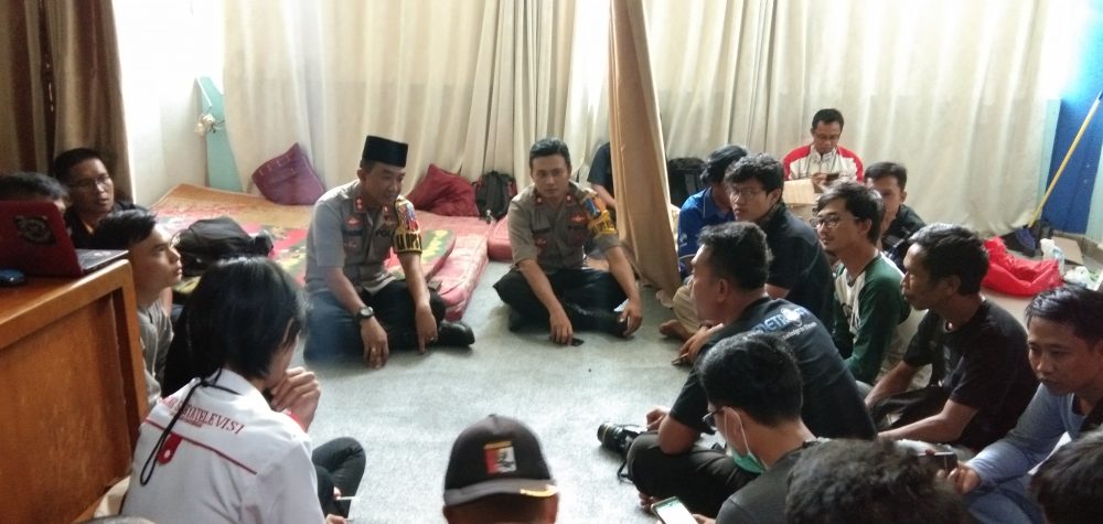Kepolres Lamsel Temui Para Wartawan Di Media Center