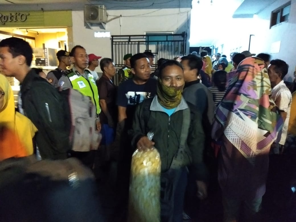 Lonjakan Pemudik Mulai Nampak, Polres Blora Tingkatkan Penjagaan di Stasiun Kereta.