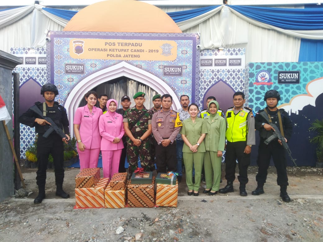 Ketua Persit KCK Cabang L Kodim 0735/Surakarta Kunjungi Posko Pam Lebaran,Ini Tujuannya