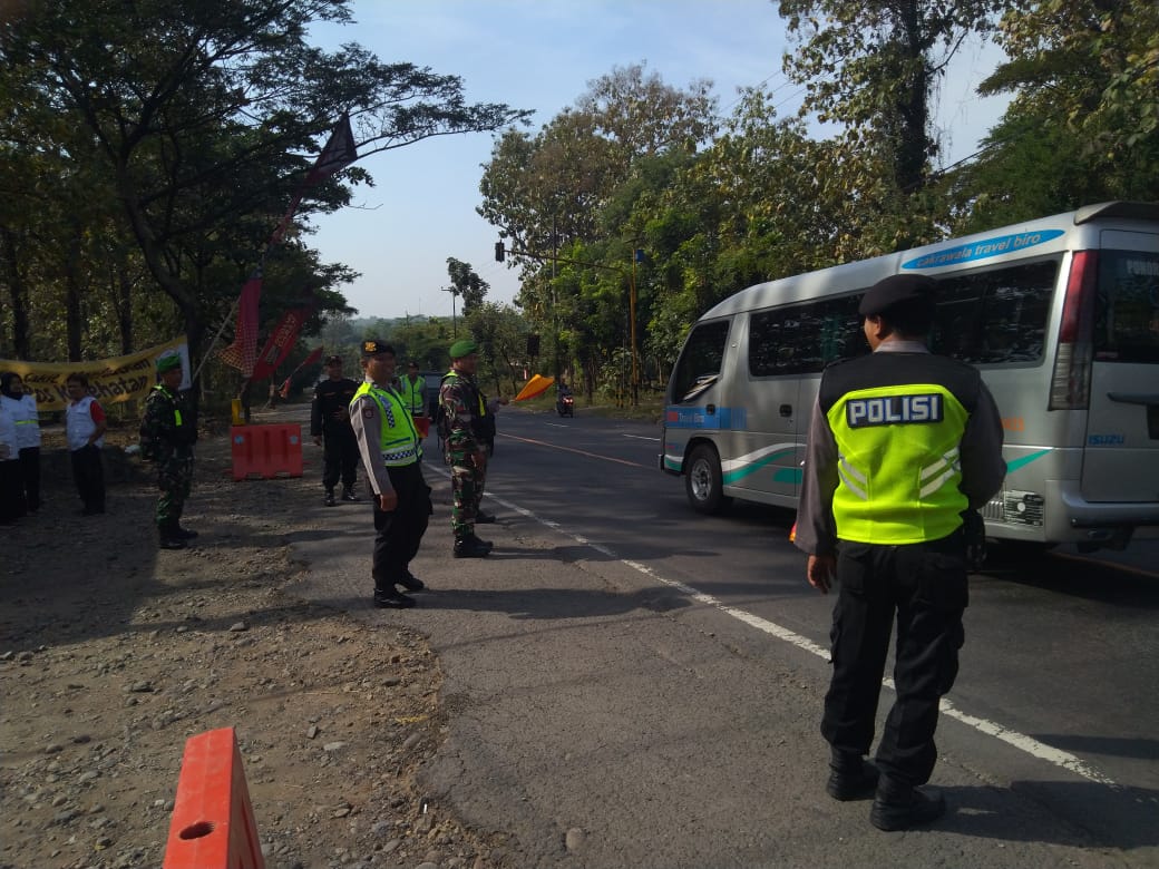Bersinergi Dengan Polres, Jajaran Kodim Madiun Terus Pantau Arus Lalu Lintas Lebaran 