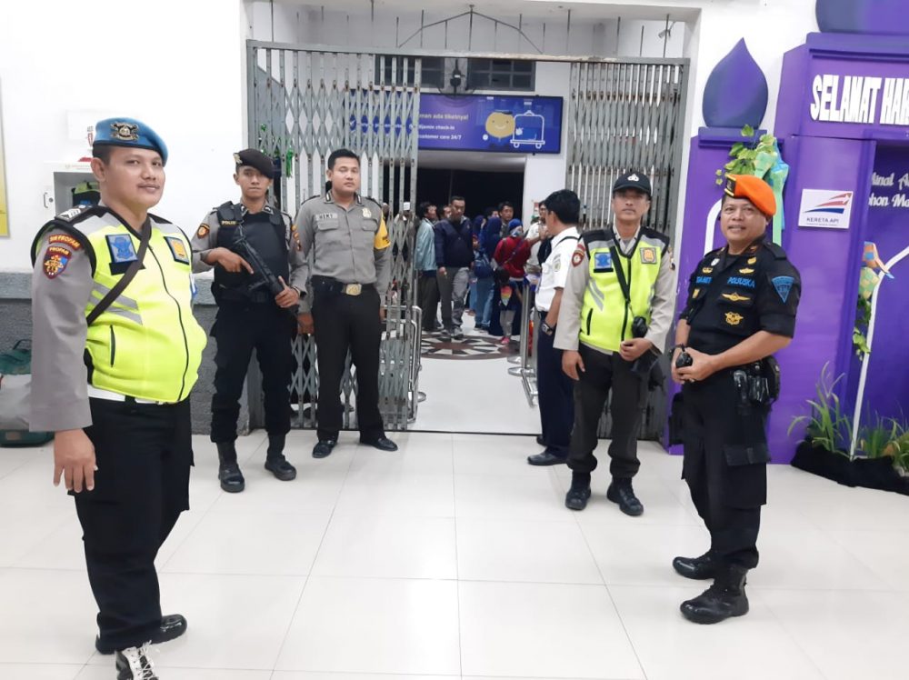 Puncak Arus Balik Polres Blora Tambah Personil Pengamanan Stasiun Kereta