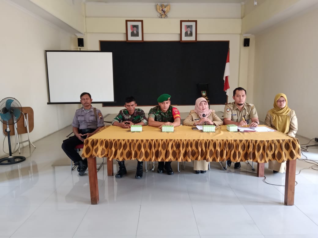 Pro Aktif Babinsa Kelurahan Kemlayan Dalam Rangka Mengikuti Rakor dan Evaluasi LINMAS