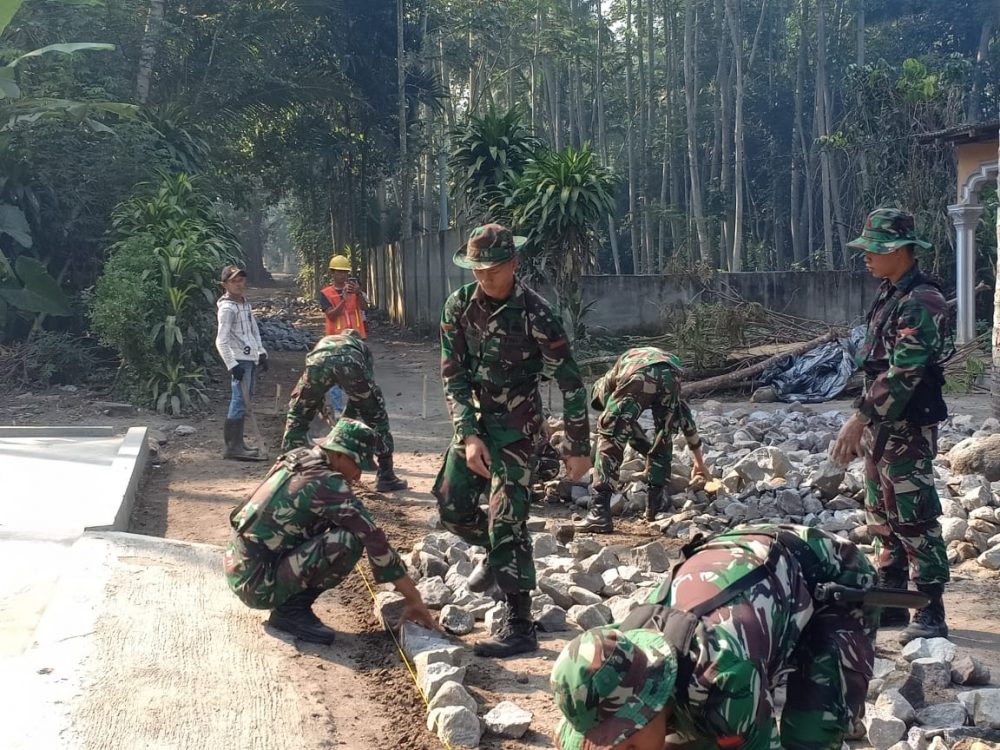 Dandim 0808/Blitar, Cek Pembangunan Jalan Makadam