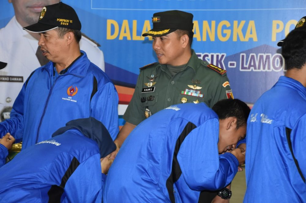 Komandan Kodim Madiun Dampingi Bupati Madiun Lepas Kontingen Kabupaten Madiun Porprov Jatim VI 2019