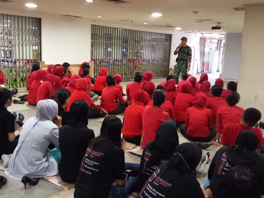 Minimalisir Musibah Kebakaran Babinsa Kelurahan Kemlayan Beri Meteri Penggunaan APAR