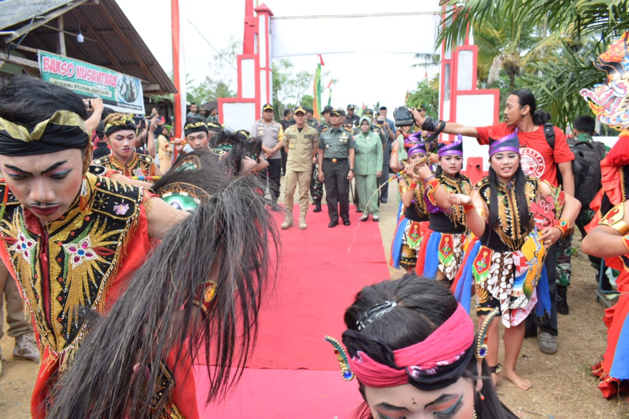 Danrem 081/DSJ Apresiasi Kesenian Jaranan Pada Pembukaan TMMD Ke-105