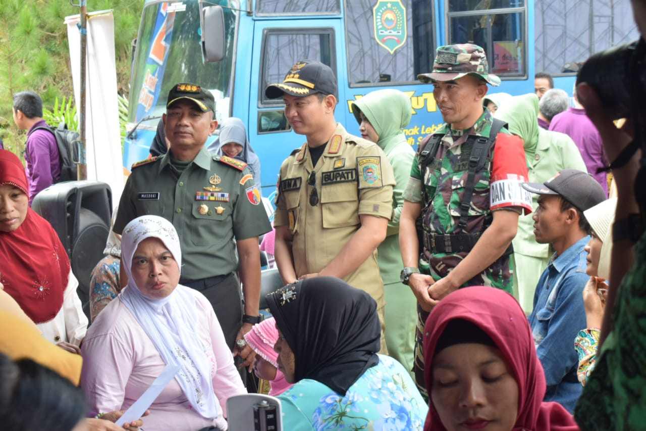 Tinjau Baksos, Danrem 081/ DJS Beri Apresiasi Terhadap Satgas TMMD 105