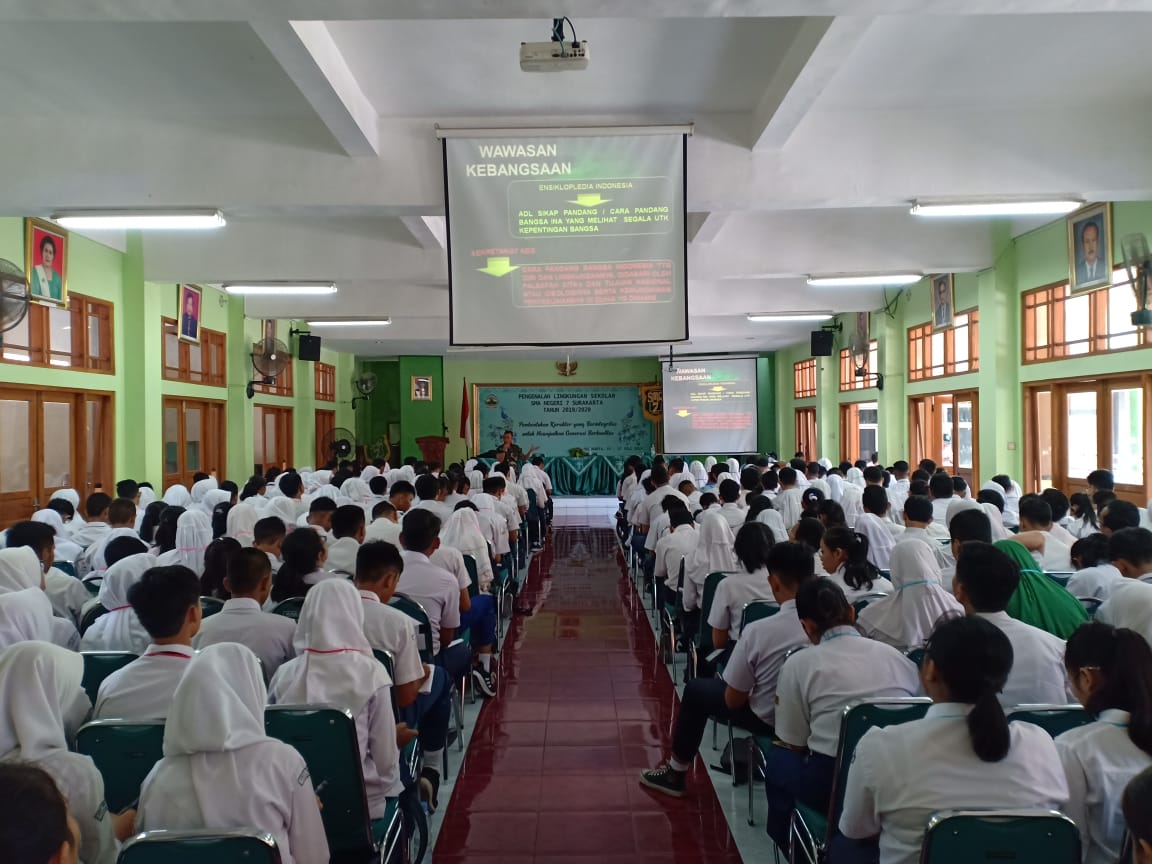 Danramil Serengan Berikan Materi Wasbang di SMAN 7 Surakarta