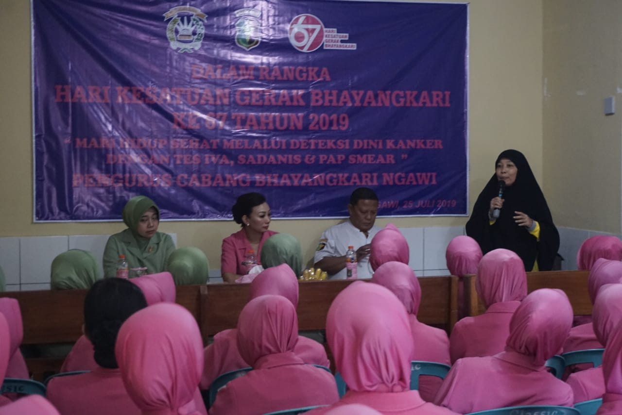 Ketua Persit KCK Cabang XIX Dim 0805 Ngawi Bersama Anggota Ikuti Pemeriksaan IVA Di Polkes Polres Ngawi