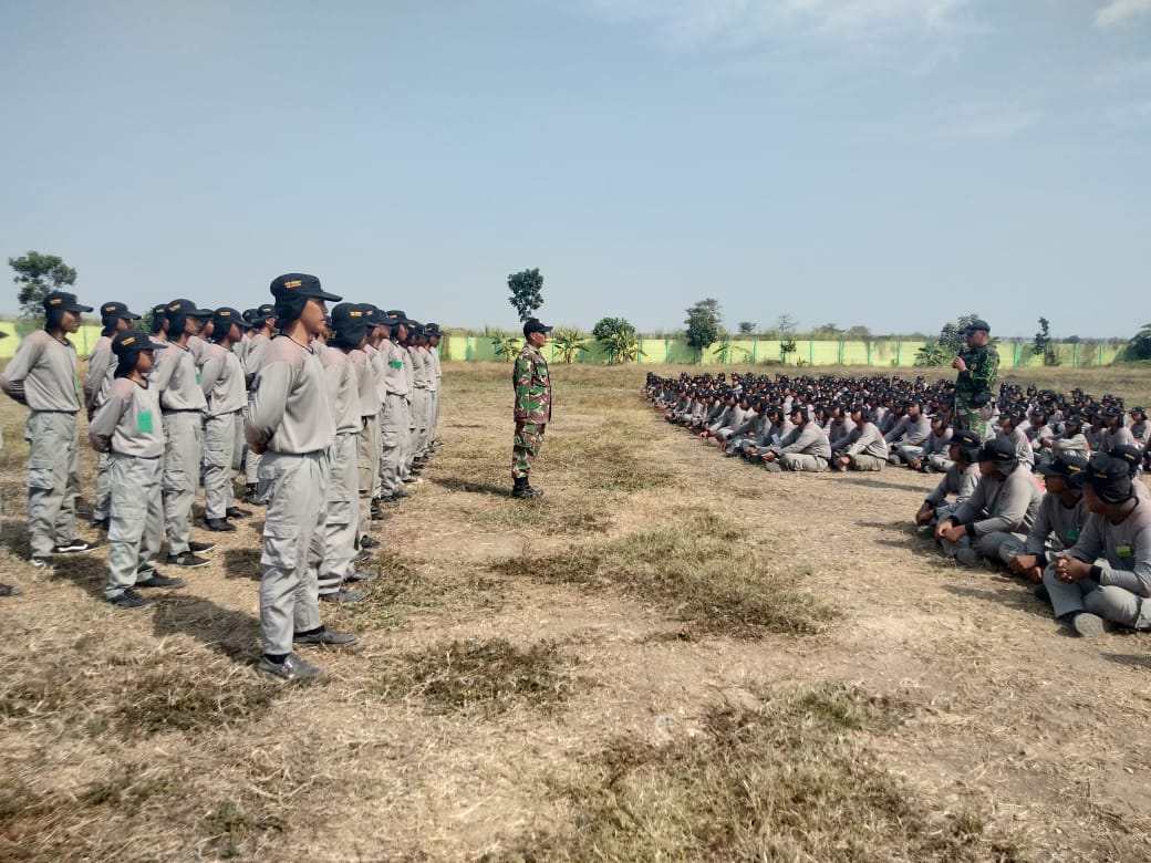 Bamin Wanmil Bersama Babinsa Koramil Mejayan Berikan Pembekalan Taruna –Taruni SMKN 1 MMejayan