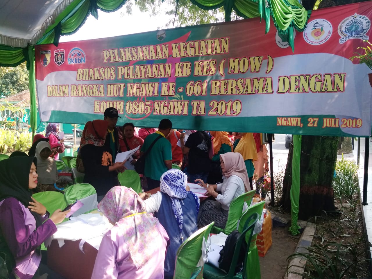 Kodim 0805/Ngawi Bekerjasama Dengan Pemkab Gelar Bhaksos Pelayanan KB Kes (MOW)