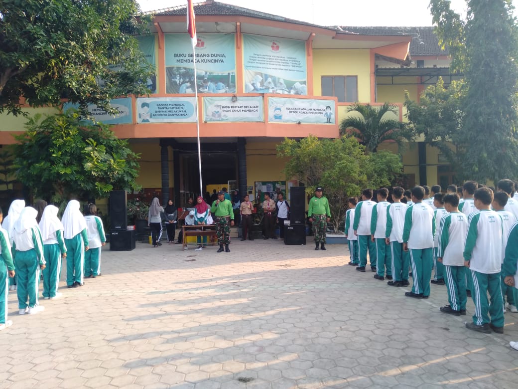 Pembentukan Disiplin Dan Loyalitas, Babinsa Kodim Madiun Latih PBB Anak Sekolah