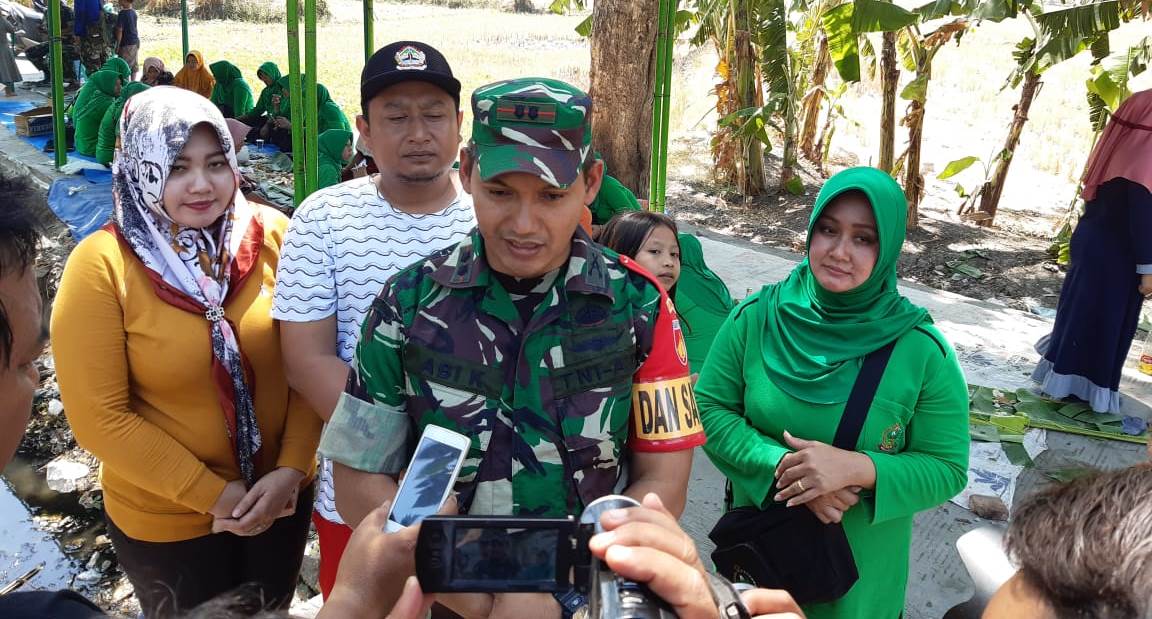 TNI Pelopori Hidup Sehat, Sekaligus Jalin Kebersamaan Dengan Warga Sasaran TMMD