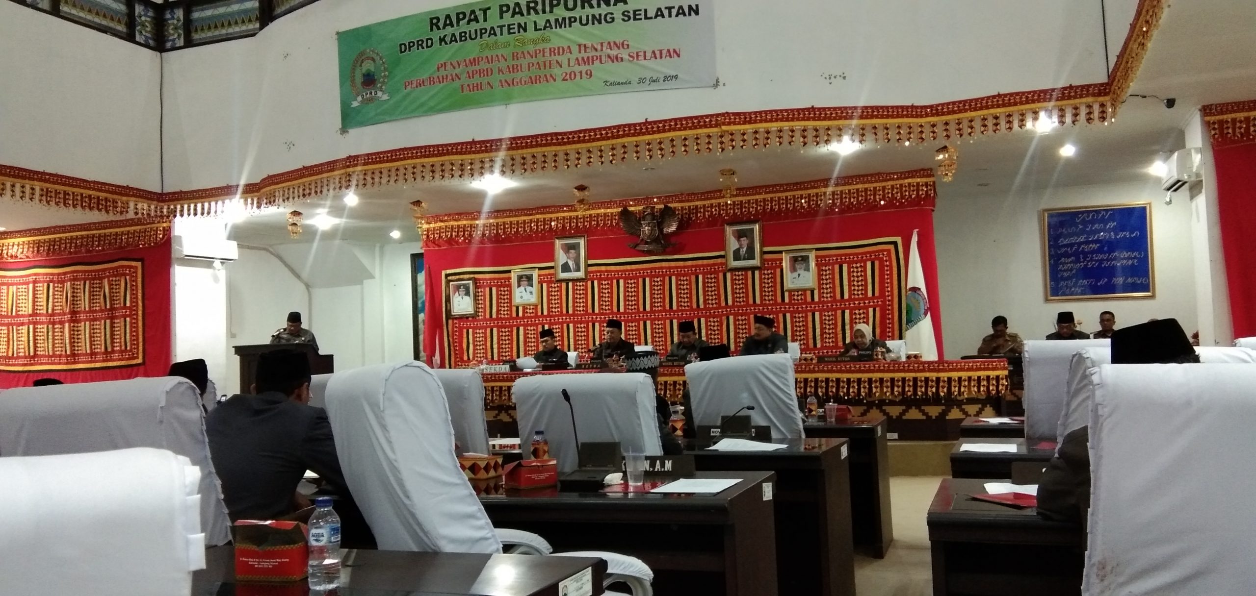 Delapan Fraksi DPRD Lamsel Menyampaikan Pandangan Umum