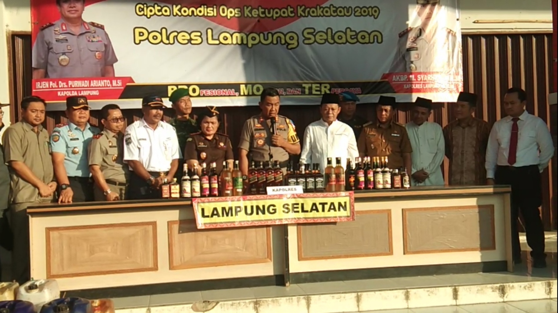 Ketua DPRD Lamsel Saksikan Pemusnahan Barang Bukti