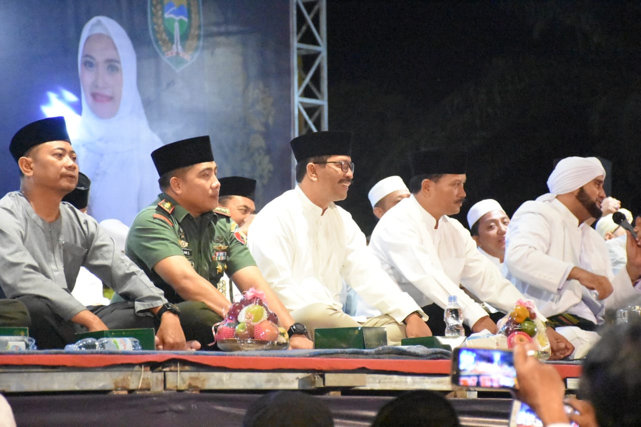 Dandim 0803/Madiun Shalawat Bersama Walikota Madiun Dan Ribuan Masyarakat