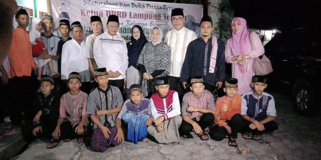 Ketua DPRD Lamsel Gelar Buka Bersama Anak-anak Panti Asuhan