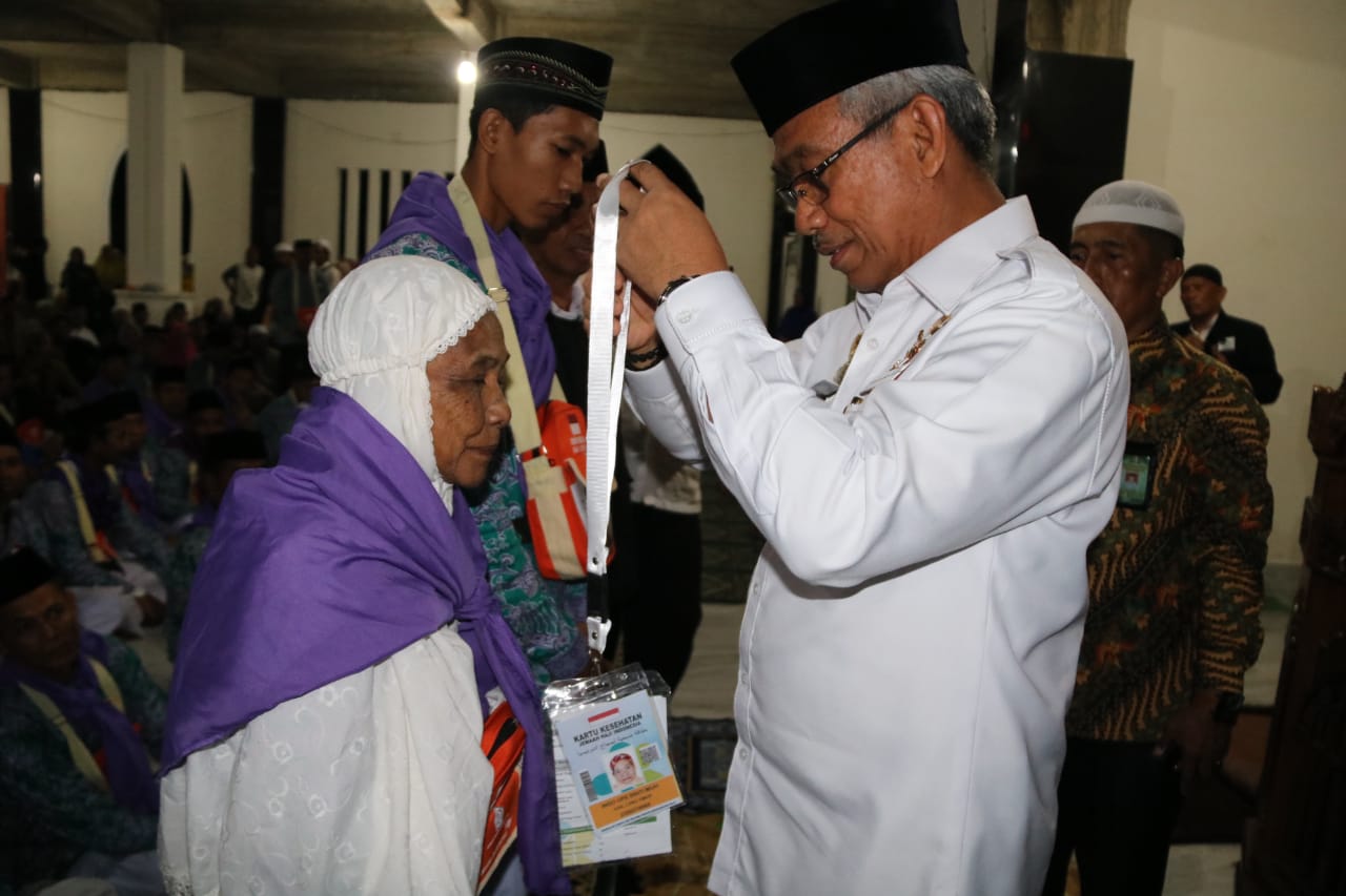 Bupati Luwu Timur Minta 159 JCH Jaga Kebugaran Fisik