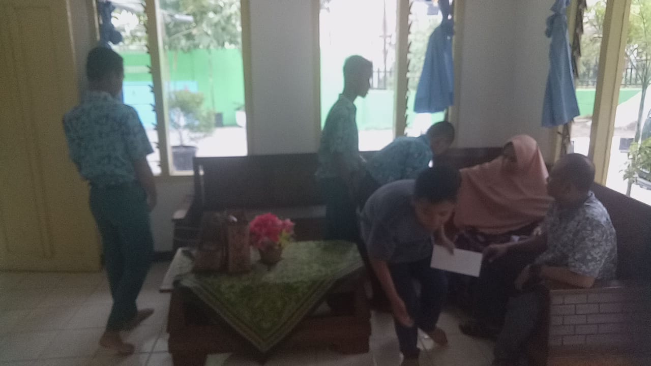 Danrem dan Ketua Persit Korem 081/DSJ Santuni Anak Panti Asuhan