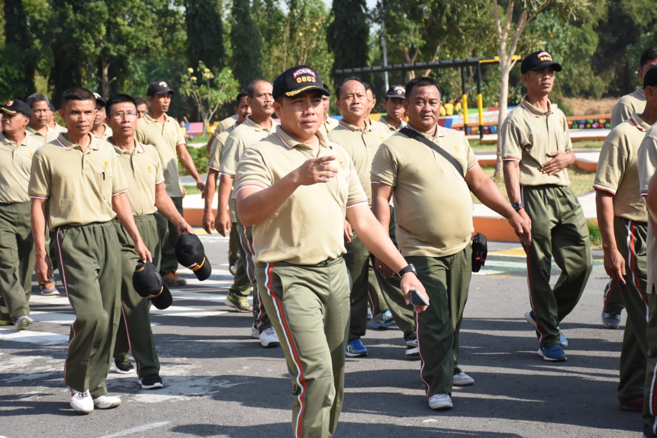 Jalan Sehat, Dandim Madiun : Selain Berguna Untuk Kesehatan, Dapat Memupuk Rasa Kebersamaan Anggota