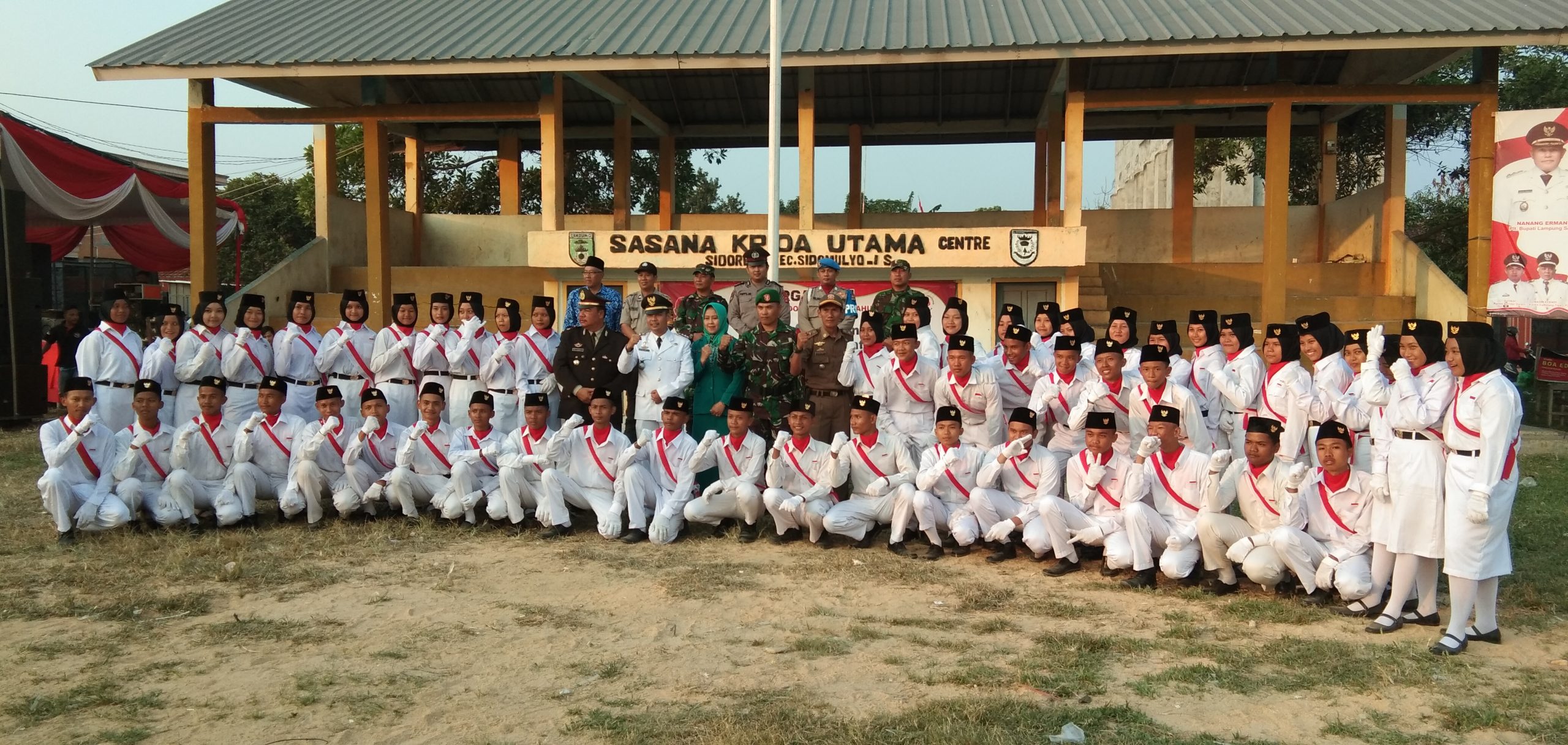 Iptu Edi Pimpin Upacara Penurunan Bendera Di HUT Ke 74 RI