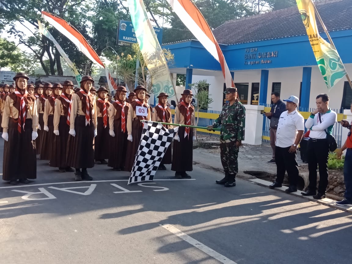 Danramil 0803/08 Mejayan Bersama Forpimka Lepas Peserta Lomba Gerak Jalan