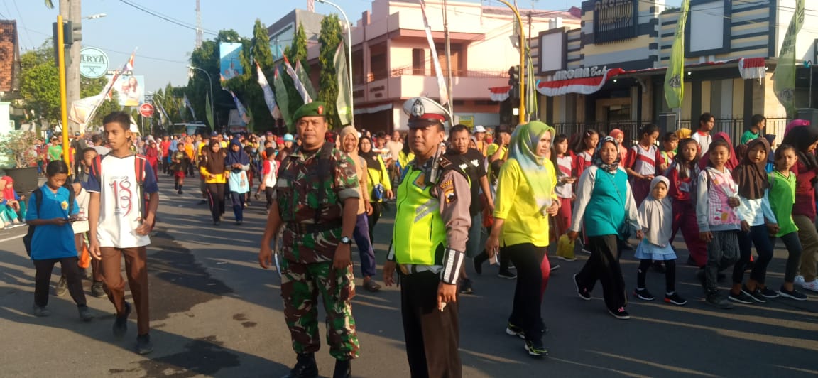 Luar Biasa Ribuan Peserta Jalan Sehat Kemerdekaan