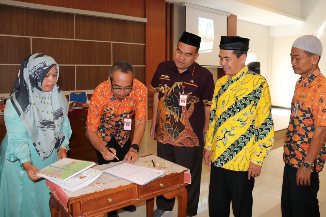 SERAHKAN BANTUAN BAZNAS, WAKIL BUPATI APRESIASI PENDAMPINGAN UKM OLEH DPUPR