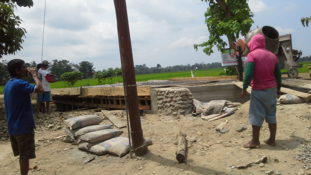 Kades Mari-Mari Gunakan Dana Desa Bangun Jembatan Dan Jalan Tani