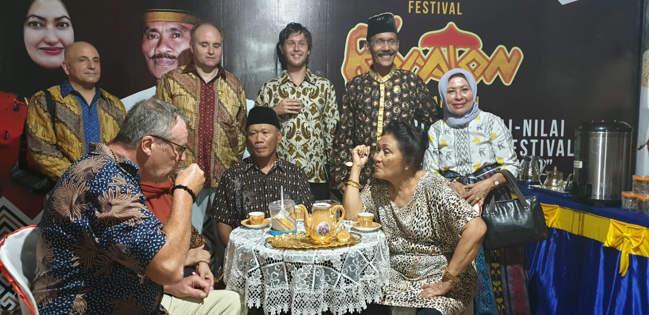 Datu Luwu La Maradang Mackulau Nikmati Kopi Rongkong di Stand Bumi Lamaranginang