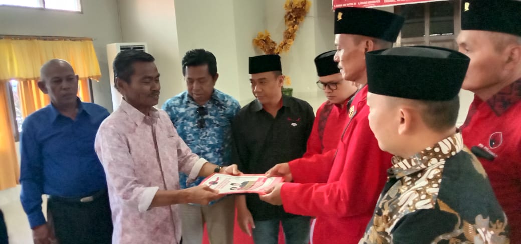 Ewako, Wabup Lutra Kembalikan Formulir Pendaftaran Balon Bupati di Partai Wong Cilik, Siap Berlaga