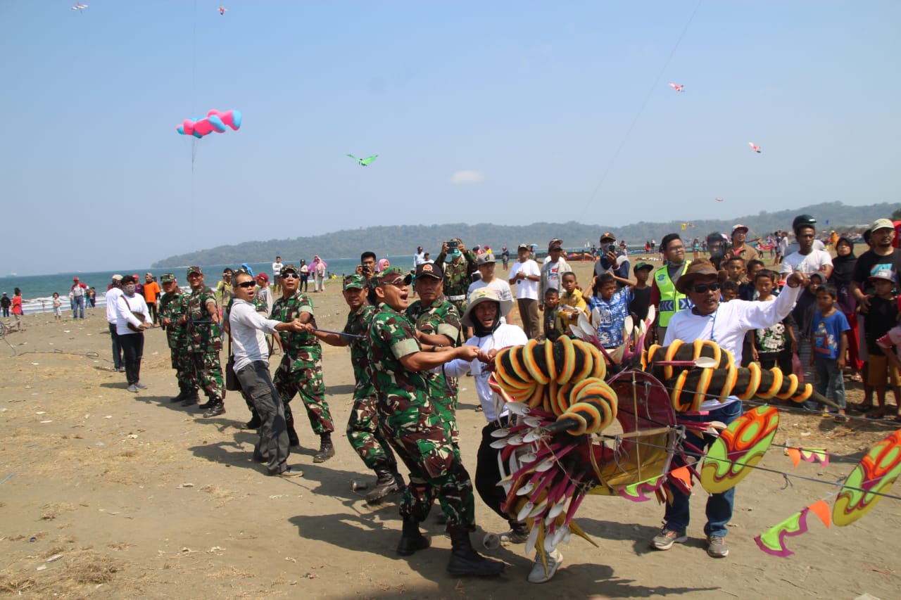 Lomba Train Naga, Layang-layang dan Mewarnai, Ramaikan Kegiatan Komsos Kreatif Kodim Cilacap
