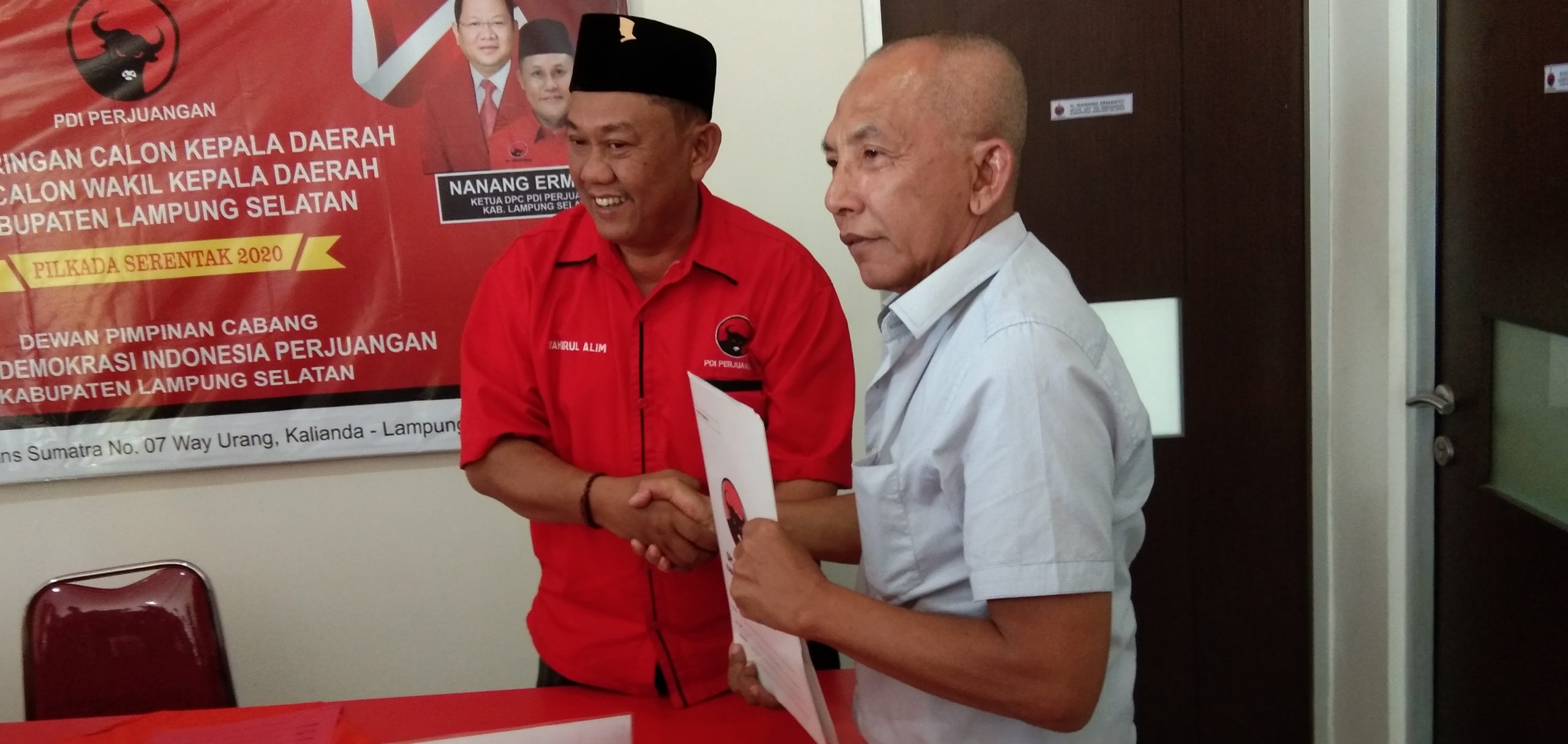 Ketua DPRD Lamsel Ambil Formulir Pendaftaran Bacalon Bupati