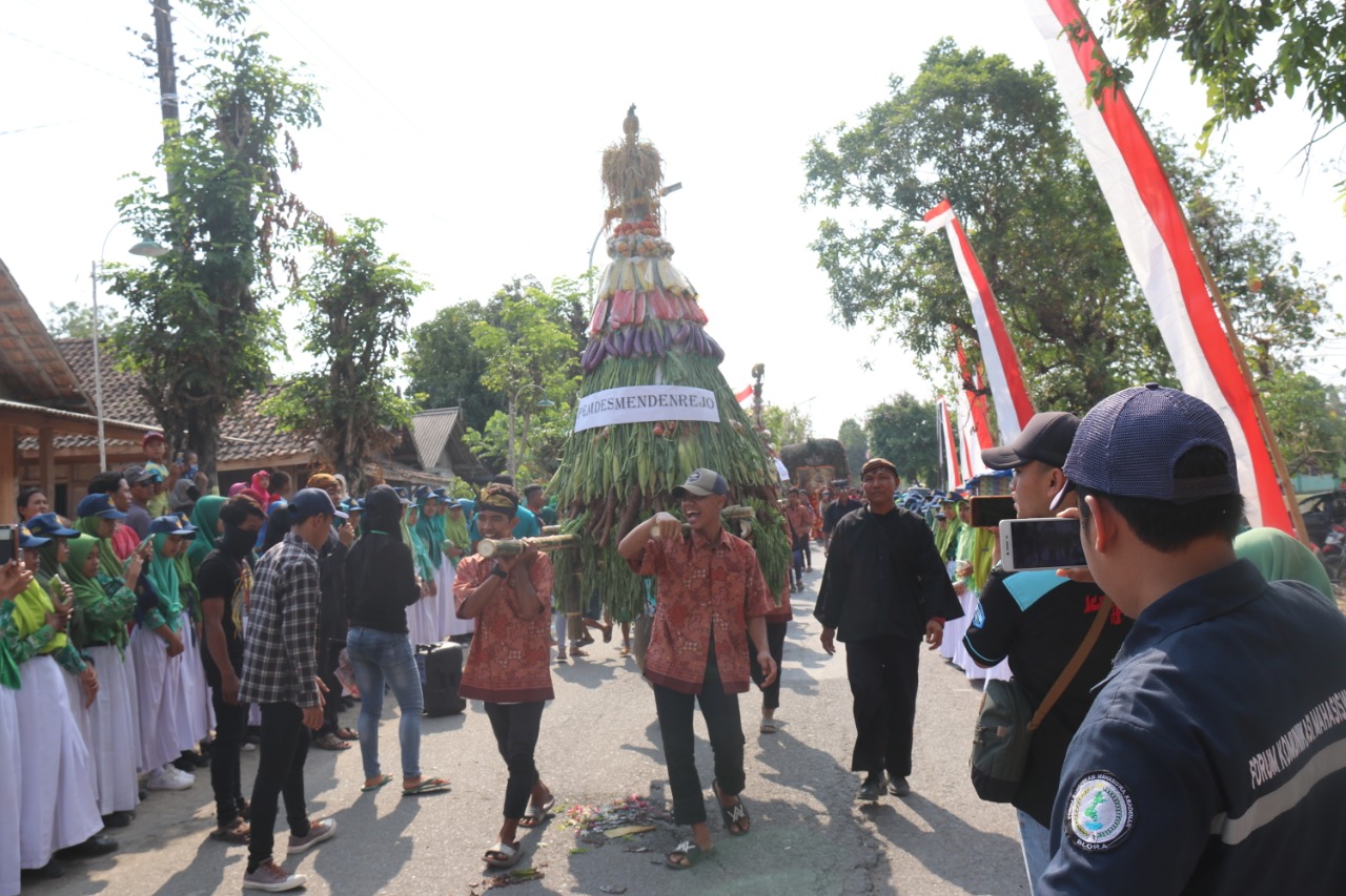 Kirab Gunungan Dan Gambyong Massal Buka Gelaran Festival Sentono