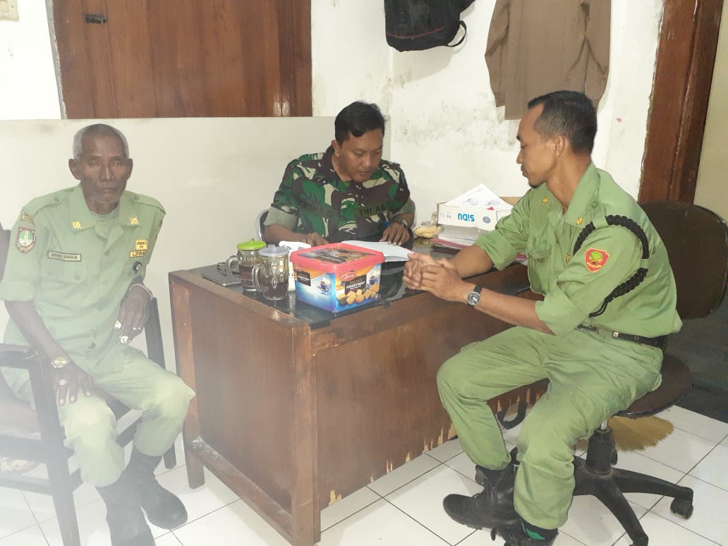 Jaga Kondusifitas wilayah, Piket Koramil Jebres Laksanakan Patroli Malam