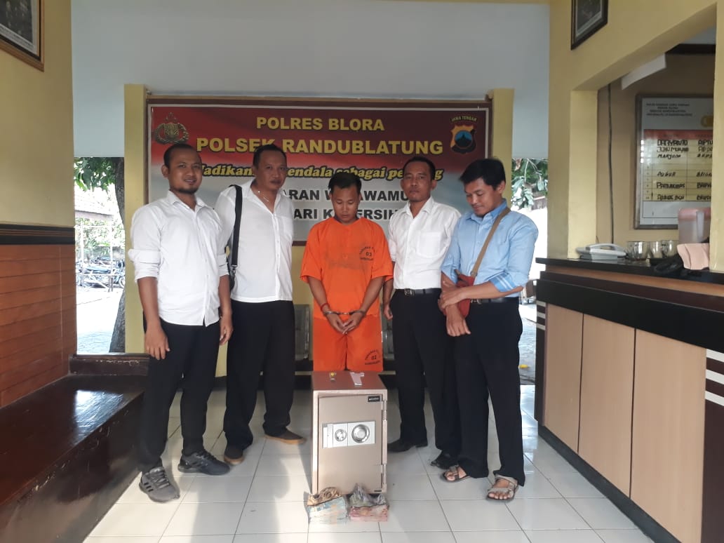 Apes, Gondol Uang di Brangkas Bosnya, Di Tangkap Polisi