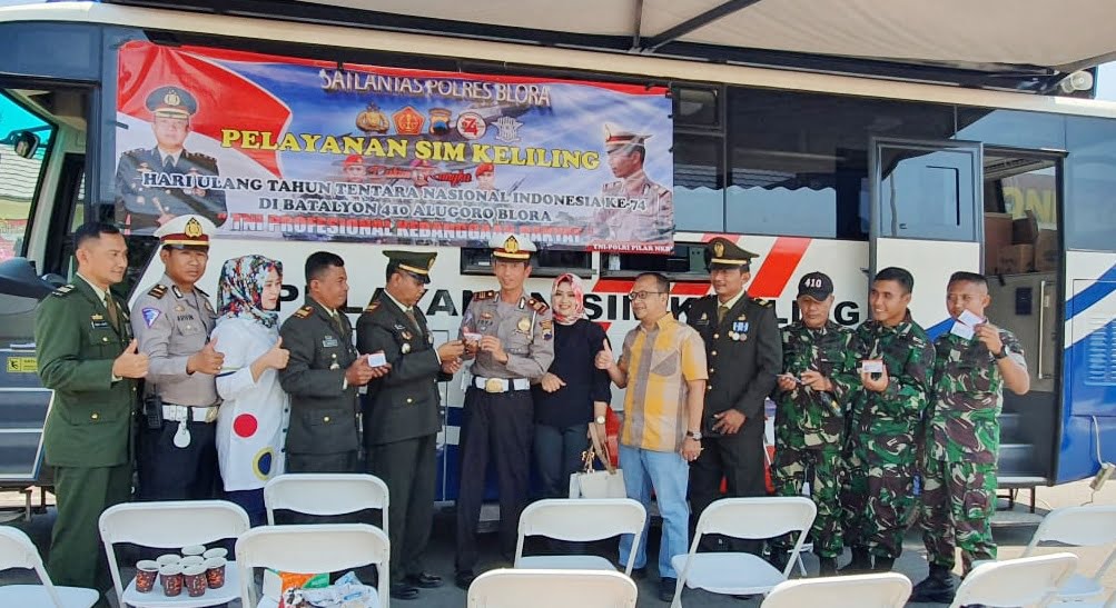 HUT TNI ke 74, Satlantas Polres Blora Kado Hadiah Perpanjangan SIM Gratis Untuk Anggota TNI.