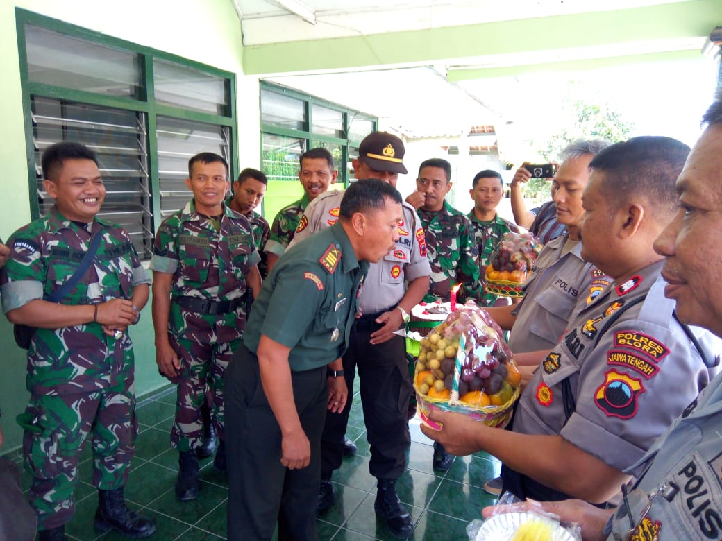 HUT TNI ke 74, Polsek Jajaran Polres Blora Beri Kejutan.