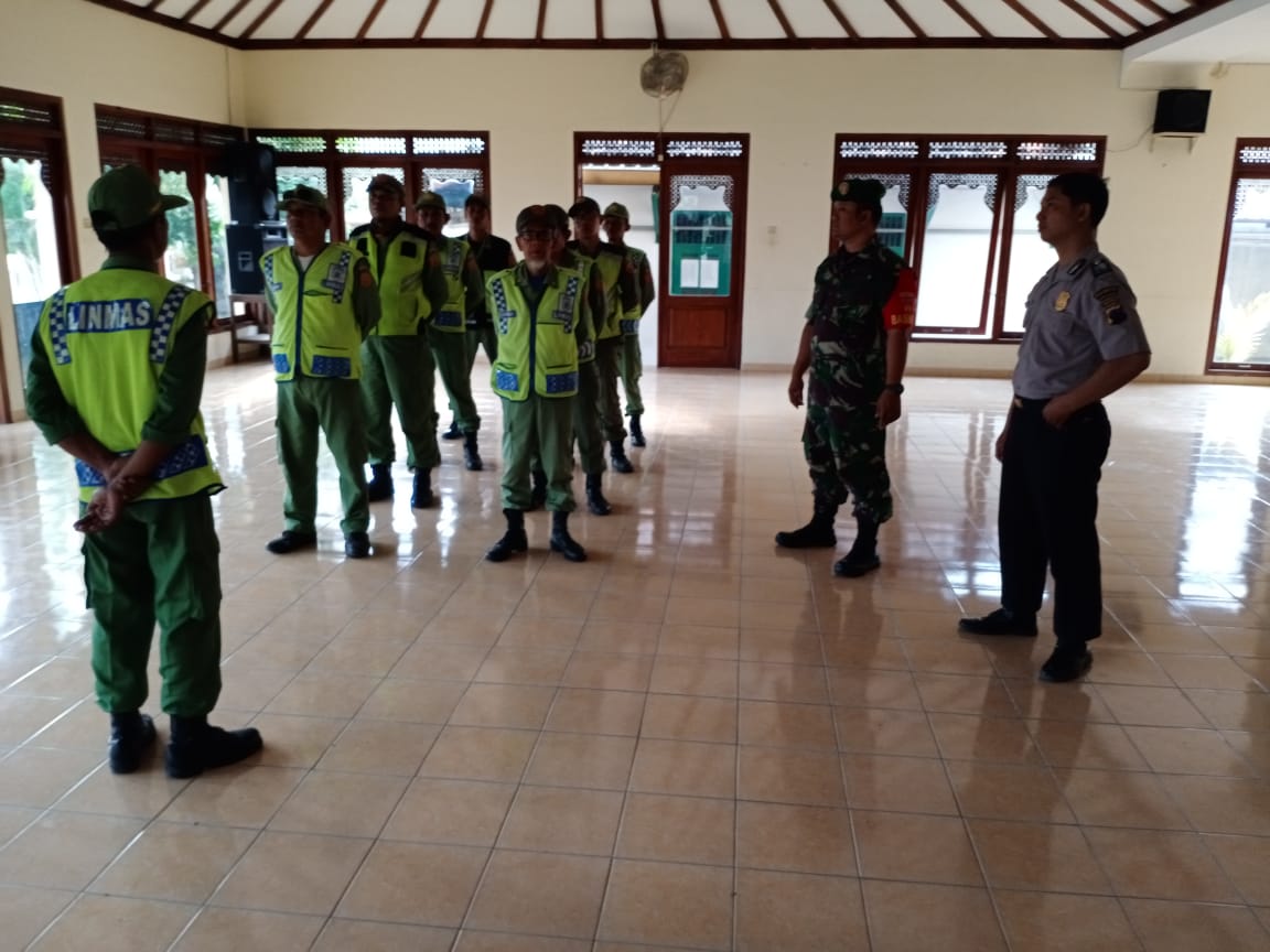Babinsa dan Bhabinkamtibmas Gembleng Pelatihan PBB kepada Linmas