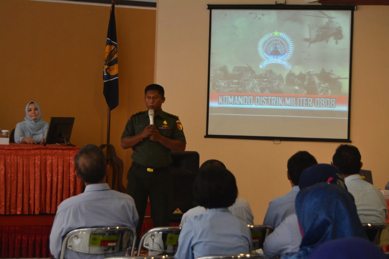 Kasdim Blitar Memberikan Wasbang Pegawai Kantor Pelayanan Pajak Pratama Blitar