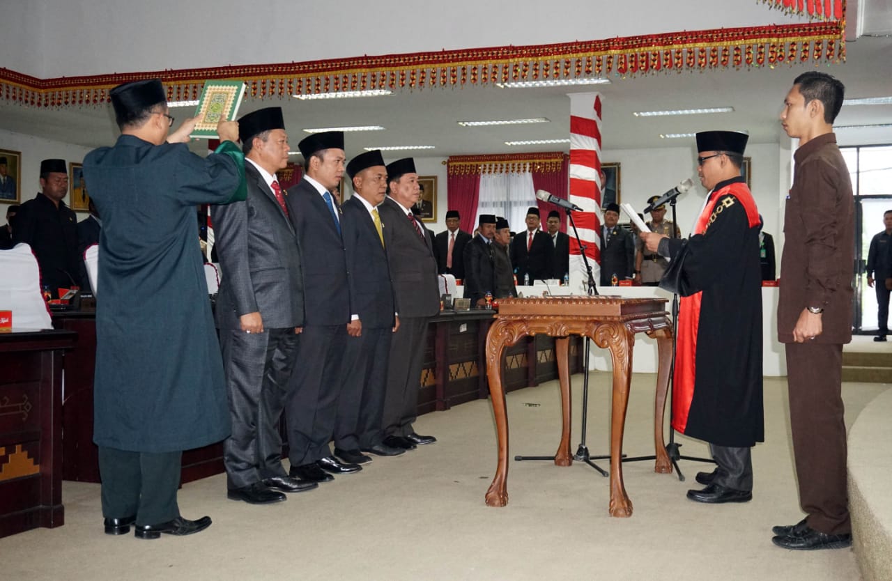 Secara Resmi Hendriy Rosyadi Pimpin DPRD Kembali