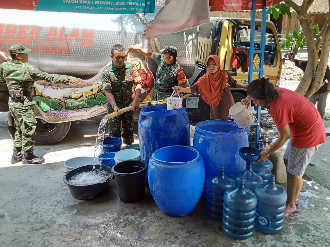 Babinsa Bantu Atasi Kekeringan Untuk Desaku