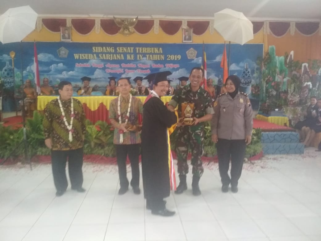 Kapten Inf Sambudi Hadiri Wisuda Sarjana Angkatan ke- IX STABN Raden Wijaya