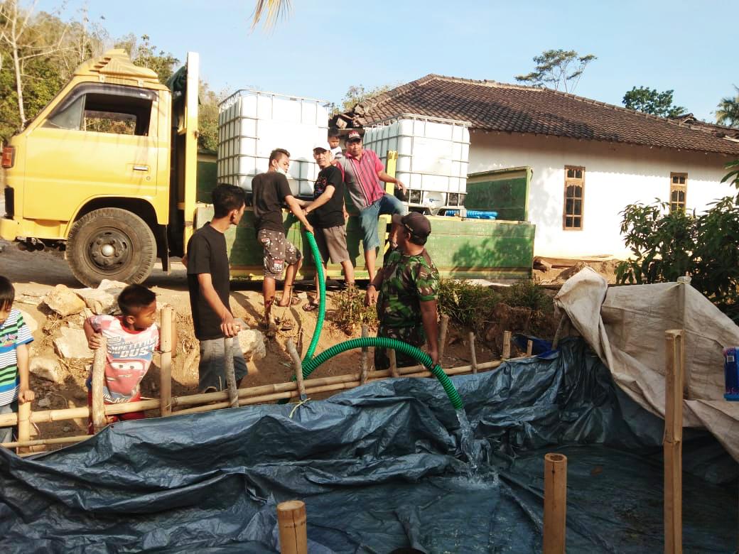 Batuud Koramil Batuwarno Bantu Dropping Air Bersih Ke Empat Dusun