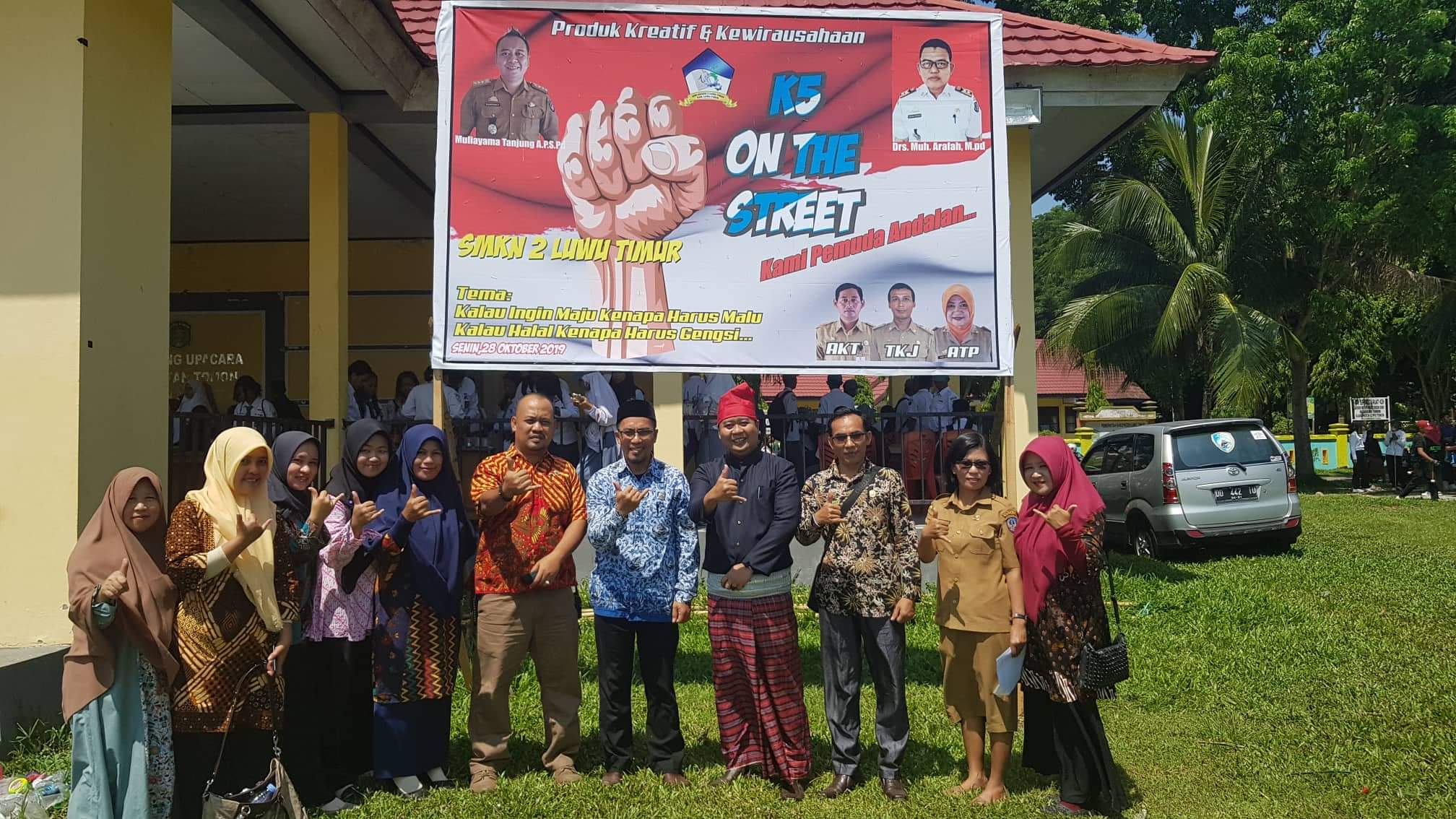 SMKN 2 Lutim Gelar Lomba Kewirausahaan Bertajuk ” K5 On the Sreet “