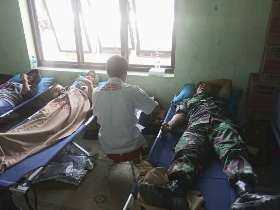 Anggota Koramil 24/Puhpelem Sumbangkan Darah Secara Rutin