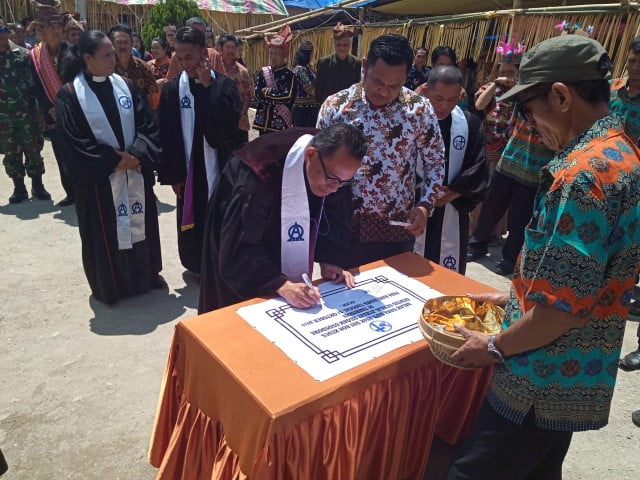 Pentahbisan GKST Jemaat Siloam Onondowa, Camat Rampi Jemaat Harus Cerdas